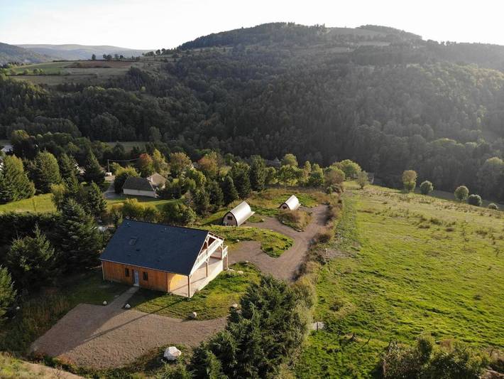 Maison de campagne pour 8 personnes, avec vue et jardin à Le Bleymard - 2
