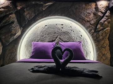 Gîte pour 2 personnes, avec terrasse ainsi que jardin et vue à Laudun-l'Ardoise