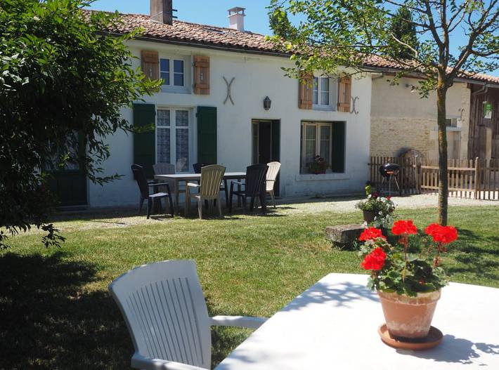 Gîte pour 22 personnes, avec Terrasse et Jardin