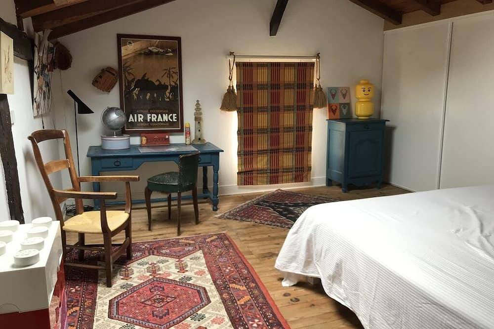 Spacious house in wooded grounds: Swimming pool/Jacuzzi and Tennis court in Saint-Geours-de-Maremne, Côte d’Argent