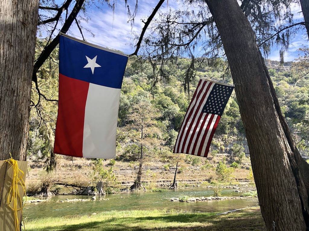 Direkt am Fluss !!! Guadalupe River Retreat ist der perfekte Zufluchtsort! in Comal County