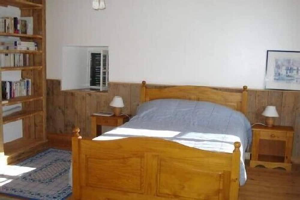 Ile de Ré family house near the Port of Saint Martin from 2 to 9 people in Saint-Martin-de-Ré, Ile de Re