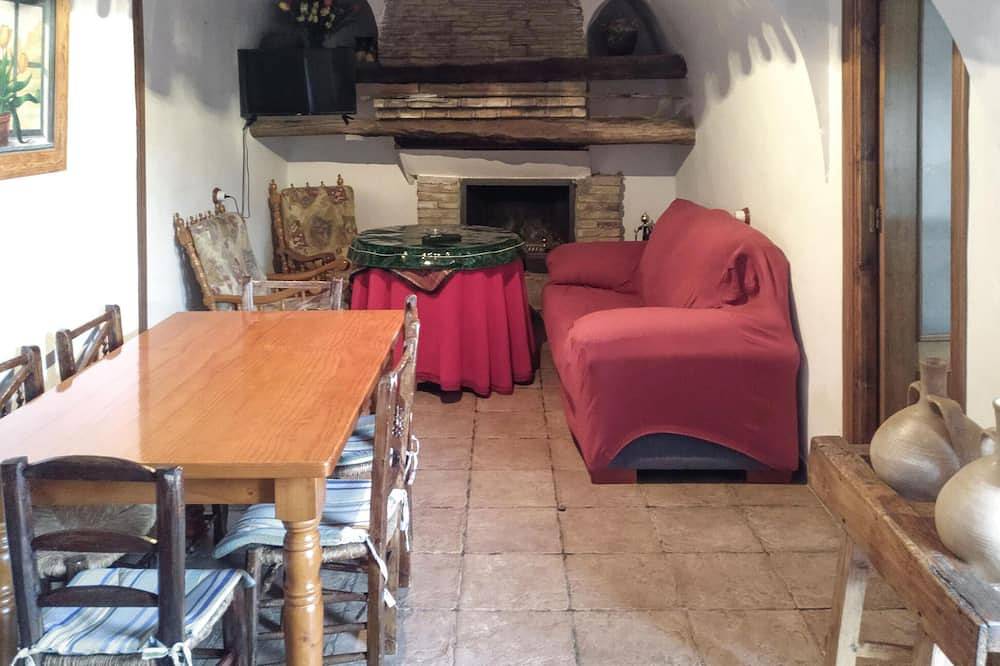 2 bedroom nice home in Baza in Baza, Geoparque de Granada