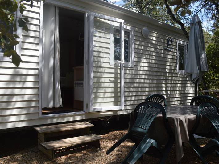 Mobil home pour 4 personnes, avec terrasse et piscine, animaux acceptés à Junas