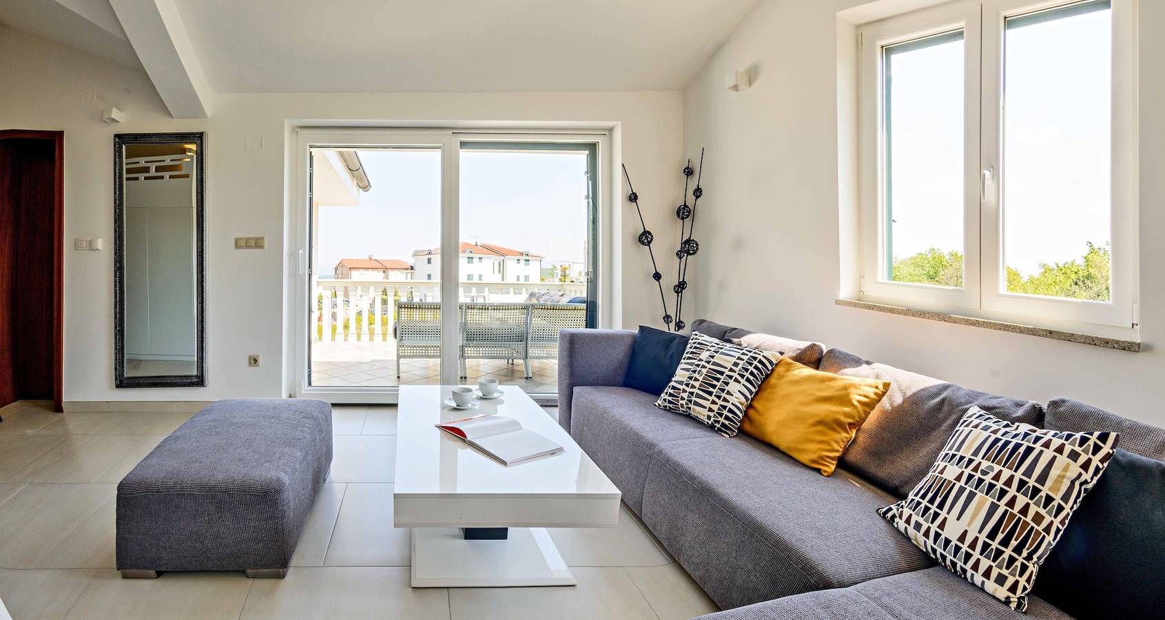 Ganze Wohnung, 3-Zimmer-Ferienwohnung mit Terrasse und Meerblick Vantacici, Krk A-19292-a in Zidarici, Krk