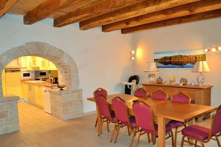 Location de vacances pour 6 personnes, avec piscine et jacuzzi à Latronquière