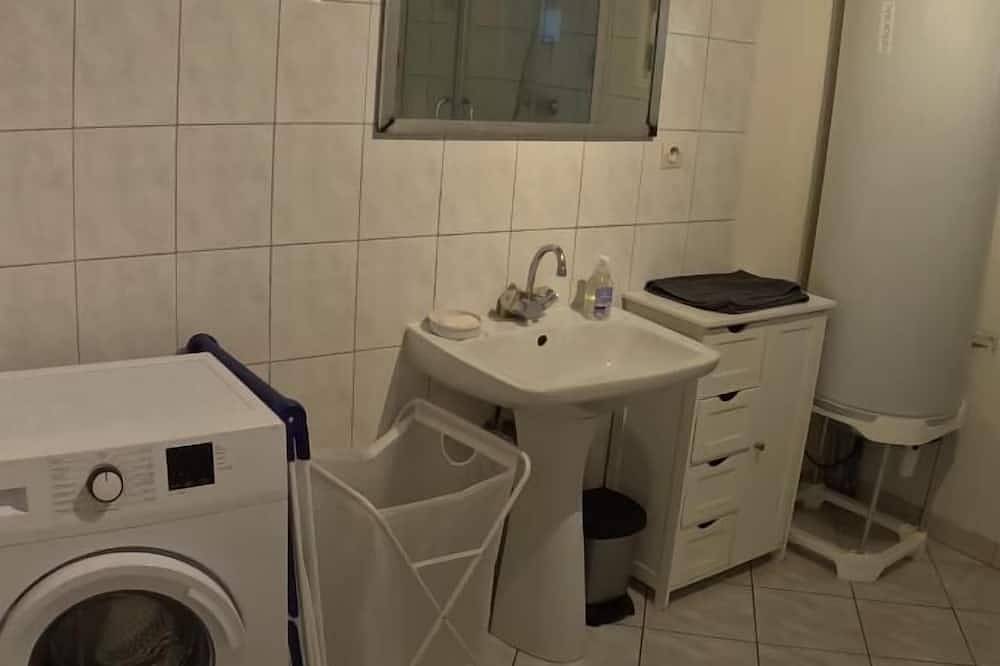 Entire apartment, Spacious T3 near Montargis station in Châlette-sur-Loing, Montargis region