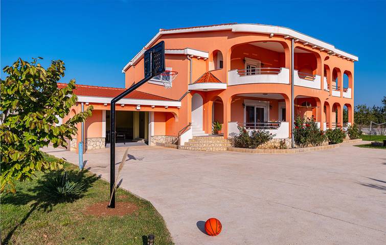 Ferienhaus für 8 Personen, mit Garten und Terrasse