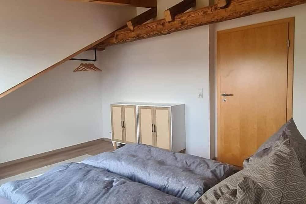 Ganze Wohnung, Großzügige Ferienwohnung 75qm mit lichtdurchfluteter Atmosphäre in Bad Staffelstein, Oberes Maintal - Coburger Land