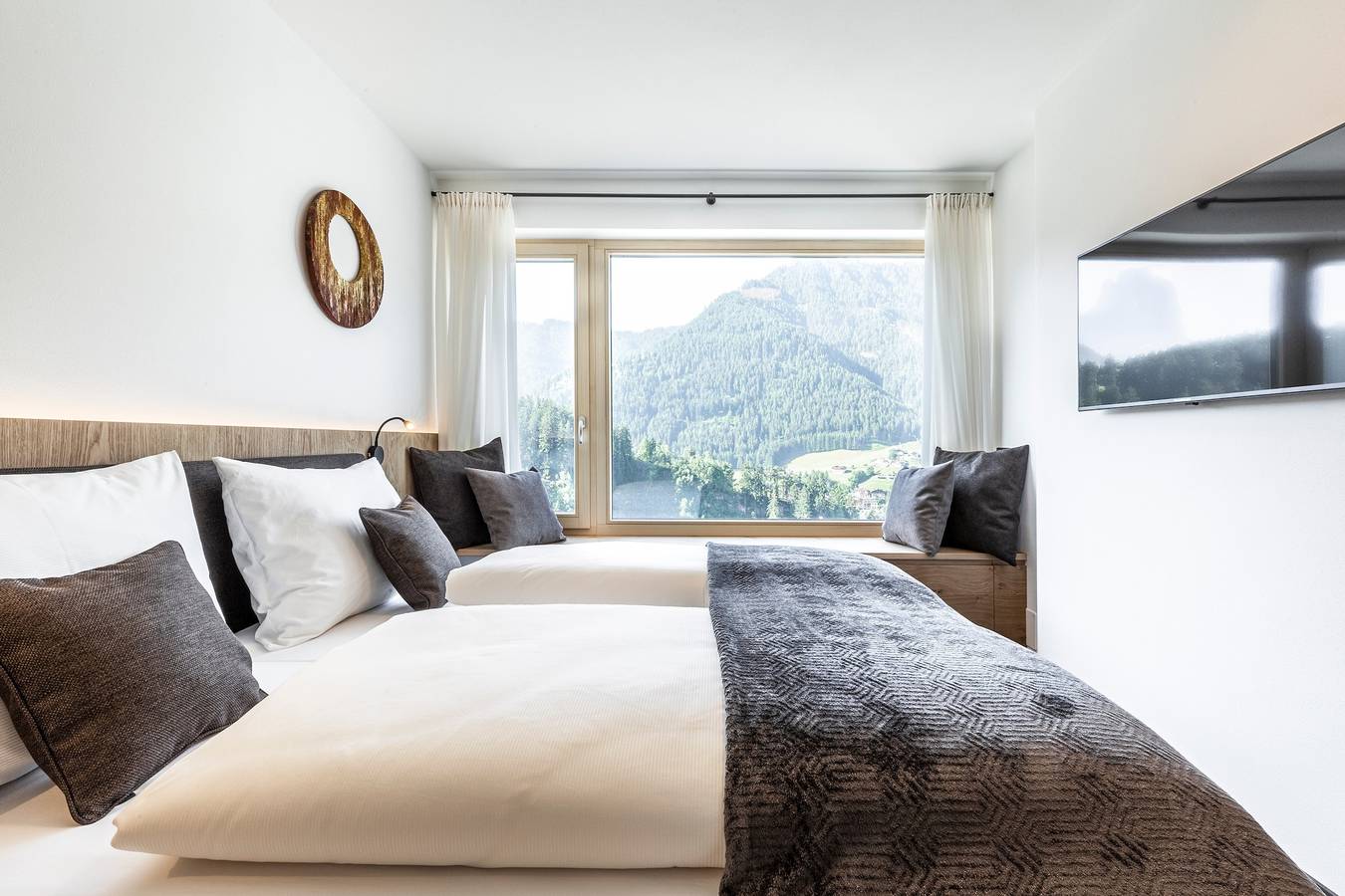 Ganze Wohnung, Moderne Ferienwohnung 'Ravison' mit Bergblick, Garten und Wlan in St. Ulrich in Gröden, Dolomiti Superski