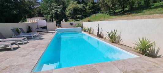 Cottage pour 2 personnes, avec jardin et piscine à Saint-Estève-Janson