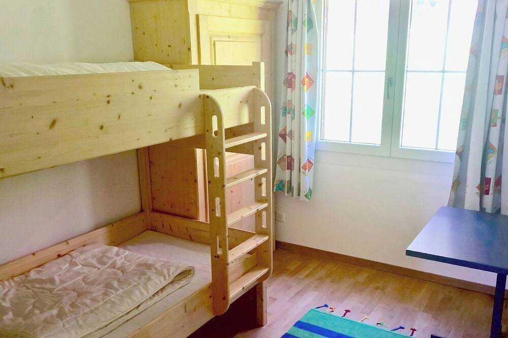 Ganze Wohnung, Residenza Bein, Morissen, (Morissen). in Lumnezia, Alpenarena