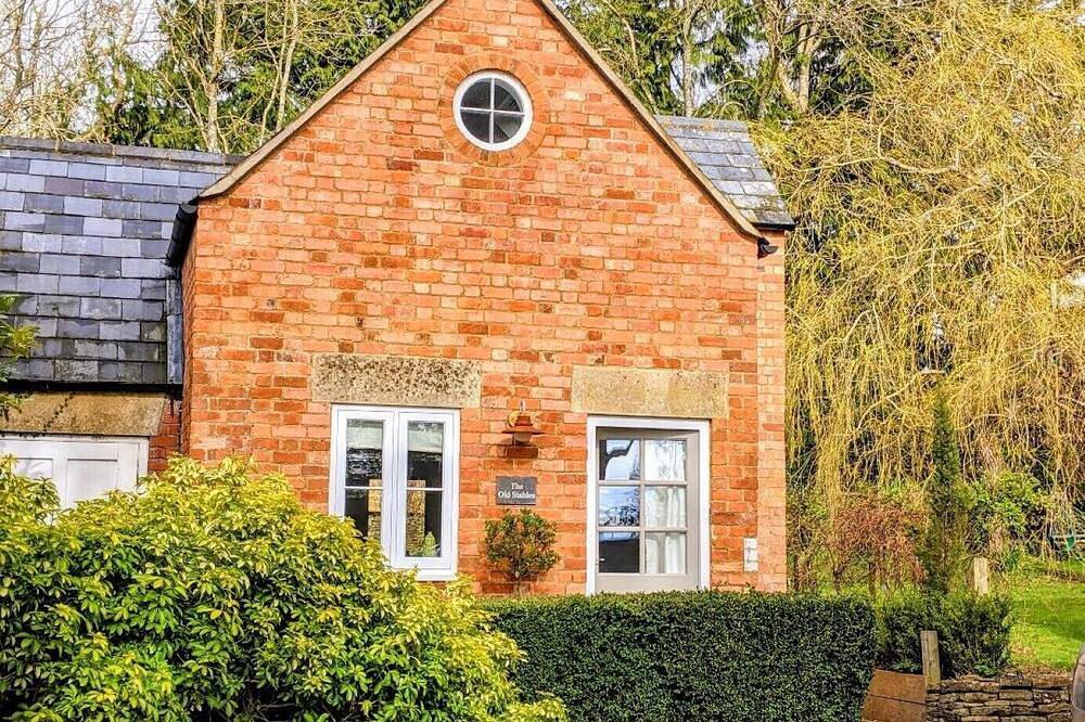 Cotswold Luxury, Cirencester, walks, pubs, shops in Cirencester, Gloucestershire