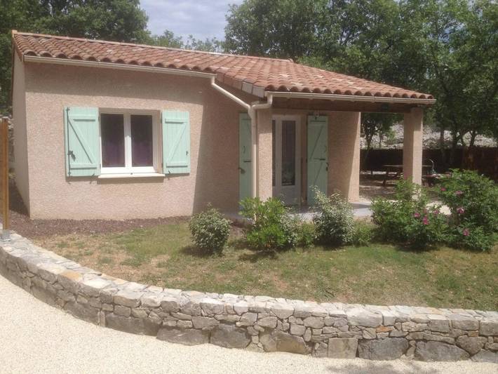 Location de vacances pour 4 personnes, avec vue ainsi que piscine et jardin, animaux acceptés à Saint-Alban-Auriolles - 2