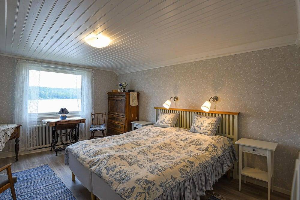 Nice home in årjäng with Wifi in Dalsland