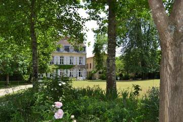 Chambre d’hôte pour 8 personnes, avec piscine ainsi que jardin et vue à Saint-Justin