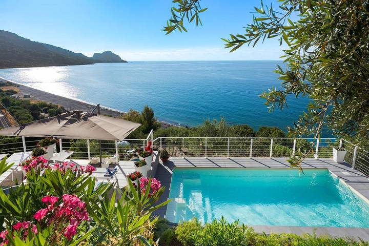 Appartamento per 2 persone, con Terrazza e Idromassaggio nonché Piscina a Sant'Ambrogio