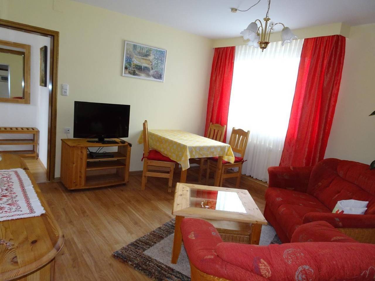 Entire apartment, Haus Holzheimer mit Blick auf die Rhön in Bad Kissingen, Rhön-Bayern