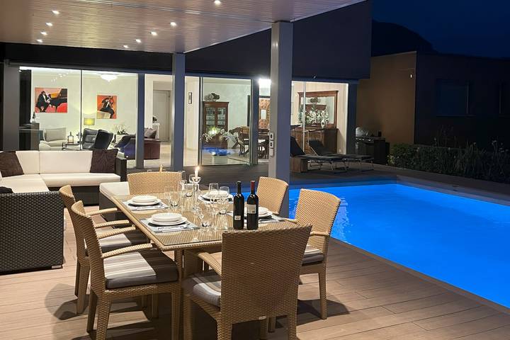 Villa pour 6 personnes, avec terrasse ainsi que vue sur le lac et piscine en Suisse - 2