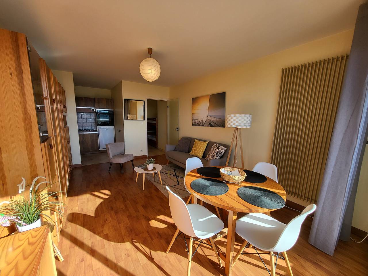 Entire apartment, Studio near beach with private parking and balcony in Les Sables-d'Olonne, Vendée