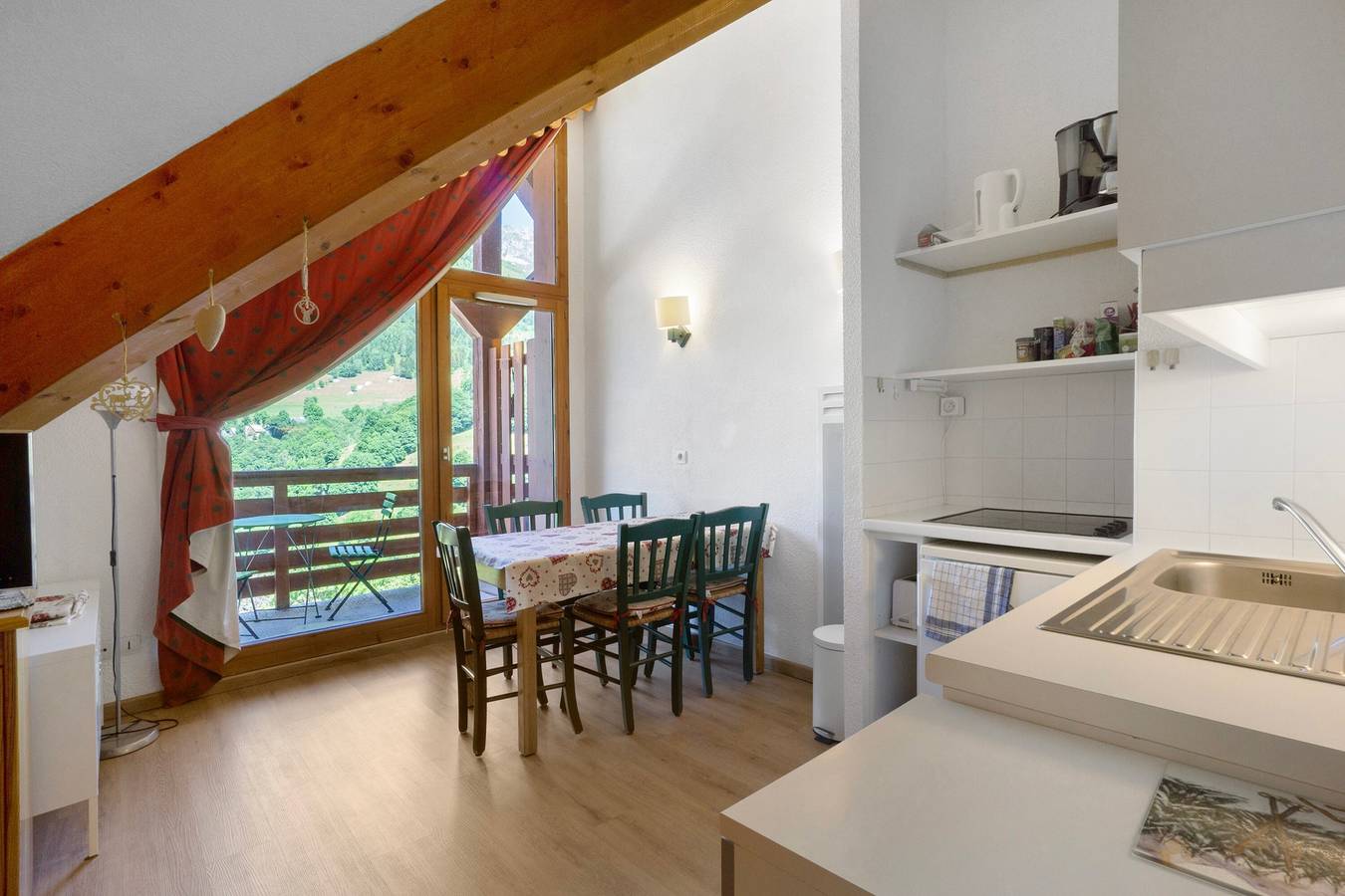 Apartamento entero, Apartamento 'A2 508 Appart Au Pied Des Pistes' con vistas a la montaña y balcón in Saint-François-Longchamp, Le Grand Domaine