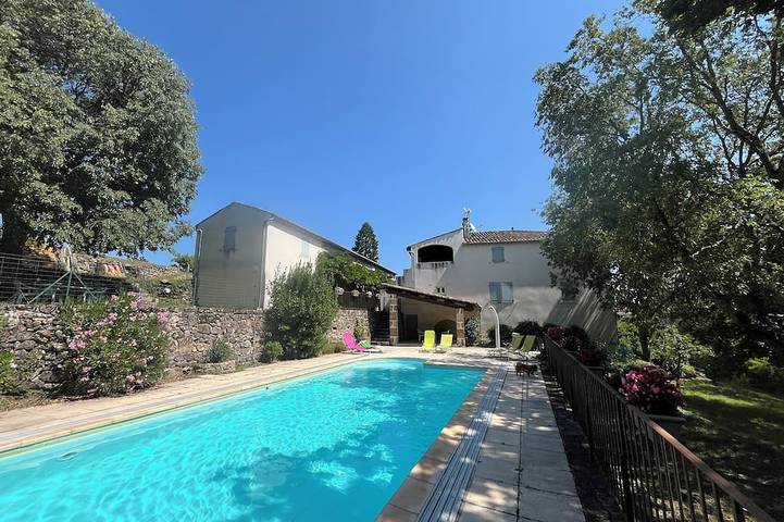 Ferienhaus für 6 Personen, mit Balkon und Terrasse sowie Garten und Pool