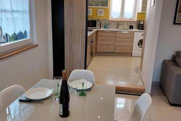 Gîte pour 4 personnes, avec piscine ainsi que jardin et terrasse à Sundhouse