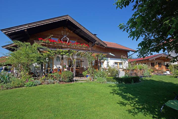 Ferienwohnung für 2 Personen, mit Terrasse und Ausblick in Ebbs