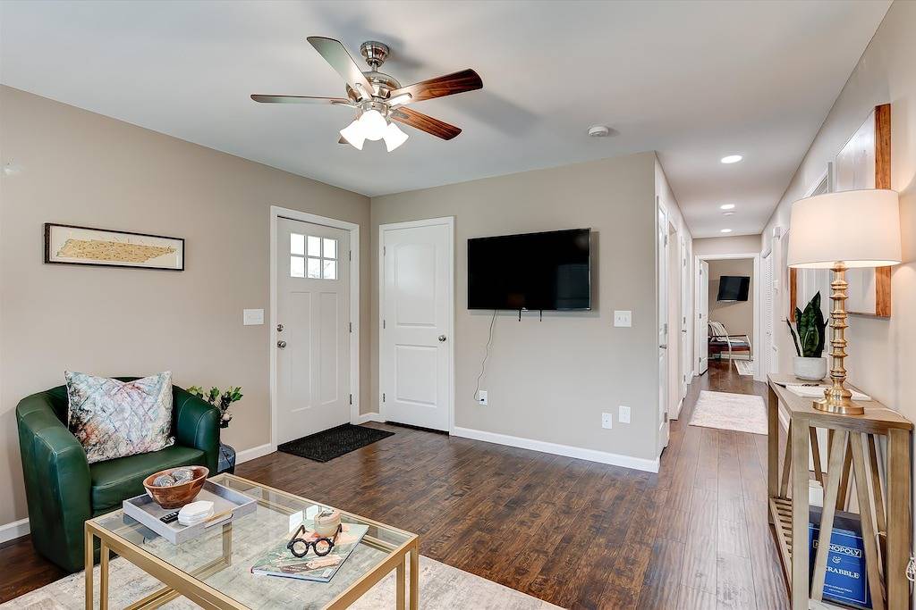 Brand new home - 5 min to Etsu - Comfort & Convenience in Johnson City, Blue Ridge Mountains