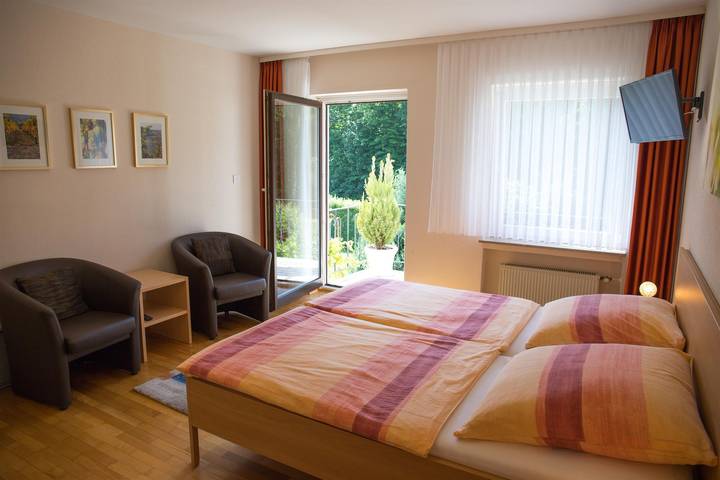Ganze Ferienwohnung, Doppelzimmer Dusche/Wc mit Tv in Mehring, Moseleifel
