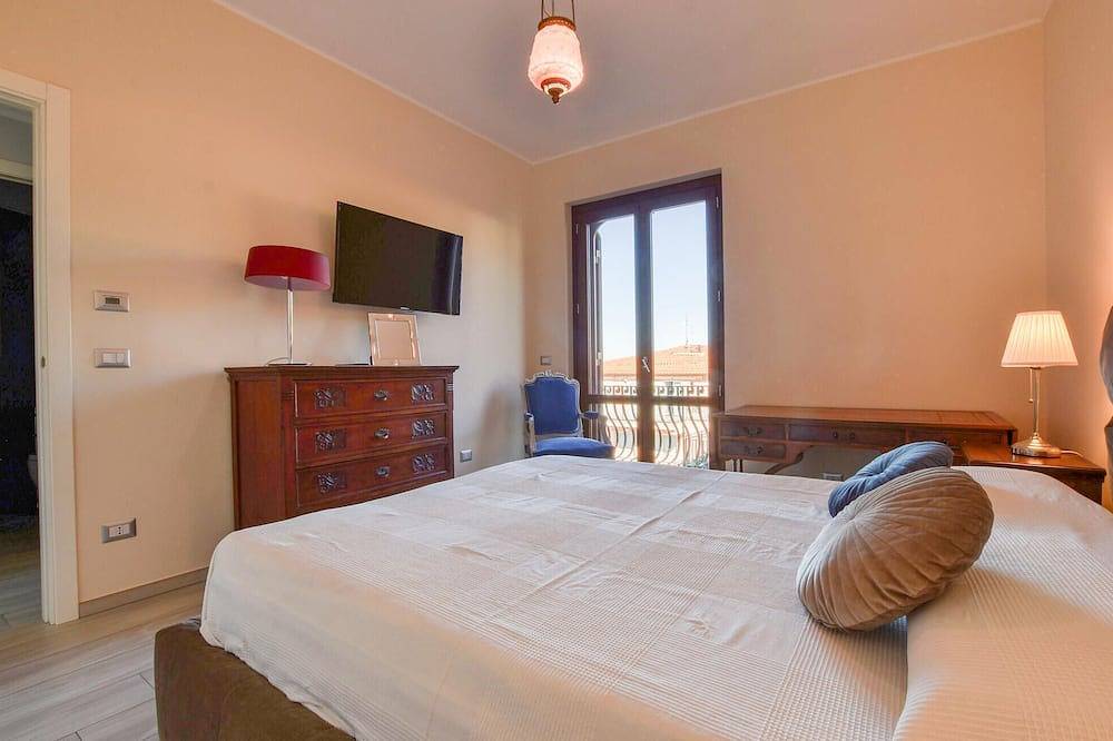 Entire apartment, Gorgeous apartment in Gioiosa Marea with house a mountain view in Gioiosa Marea, Messina Province