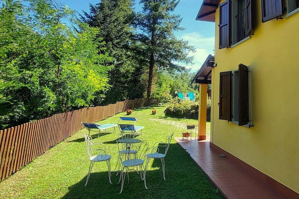 Romantische Riverside Property, kleiner privater Pool. Wifi. Zu Fuß zum Dorf. in Piazza al Serchio, Garfagnana