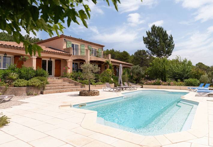 Gîte pour 10 personnes, avec piscine