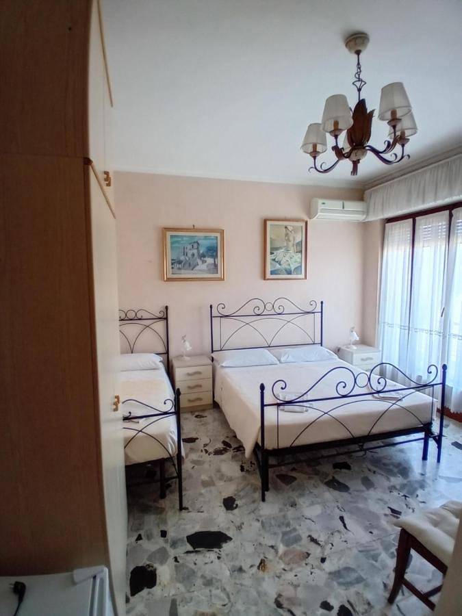 Location de vacances pour 4 personnes, avec terrasse et vue dans Soverato Marina - 4