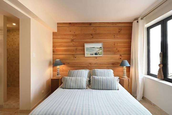 Maison au coeur du village d'Ars en ré, idéalement entièrement rénovée. in Ars-en-Ré, Île de Ré
