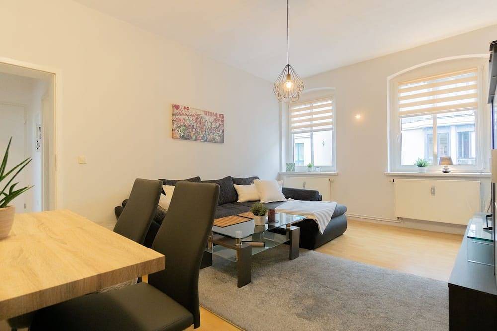 Ganze Wohnung, *Central_50m2_Kitchen_Washer_Netflix_Parking in Cottbus, Lausitz