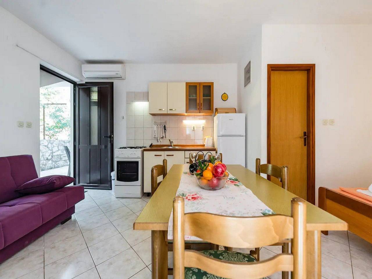 Ganze Wohnung, Apartments Villa Pelegrin - Studio Apartment with Sea View (Apartment in Zavala, Hvar