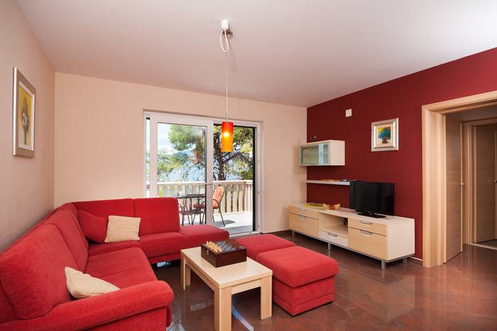 Ganze Wohnung, 2-Zimmer-Ferienwohnung mit Balkon und Meerblick Postira, Brac A-15242-c in Postira, Brac