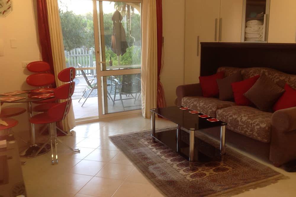 Ganze Wohnung, Atemberaubende Studio-Ferienwohnung für 2/3 im Resort, nahe dem Strand mit 2 Pools in Contrada Difesa, Pizzo