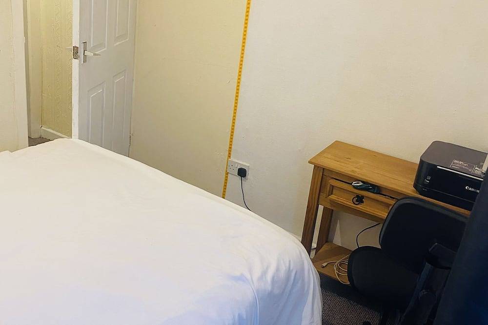 Entire apartment, Beautiful portable single room in an apartment in Bury, Greater Manchester