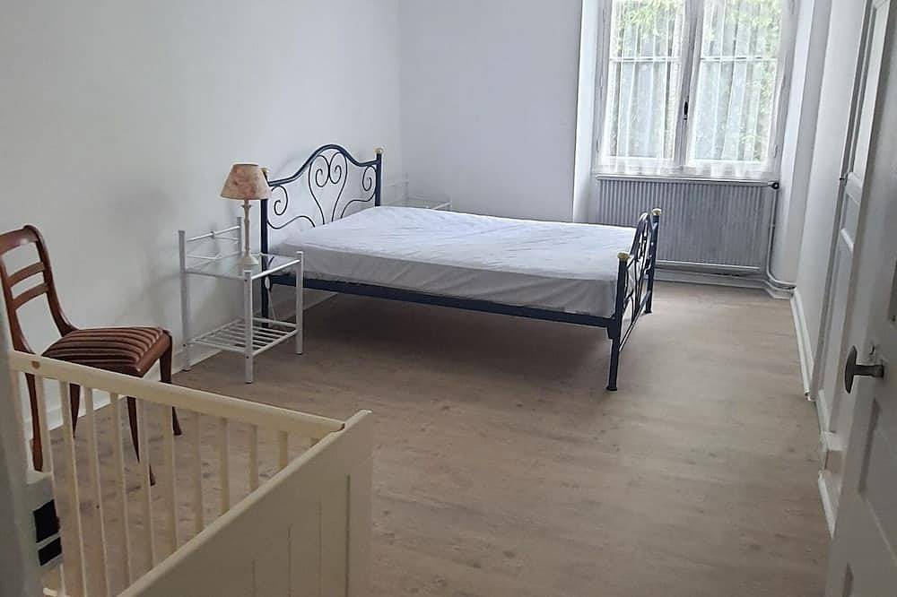 Maison de bourg avec 4 chambres in Sardent, Région de Guéret