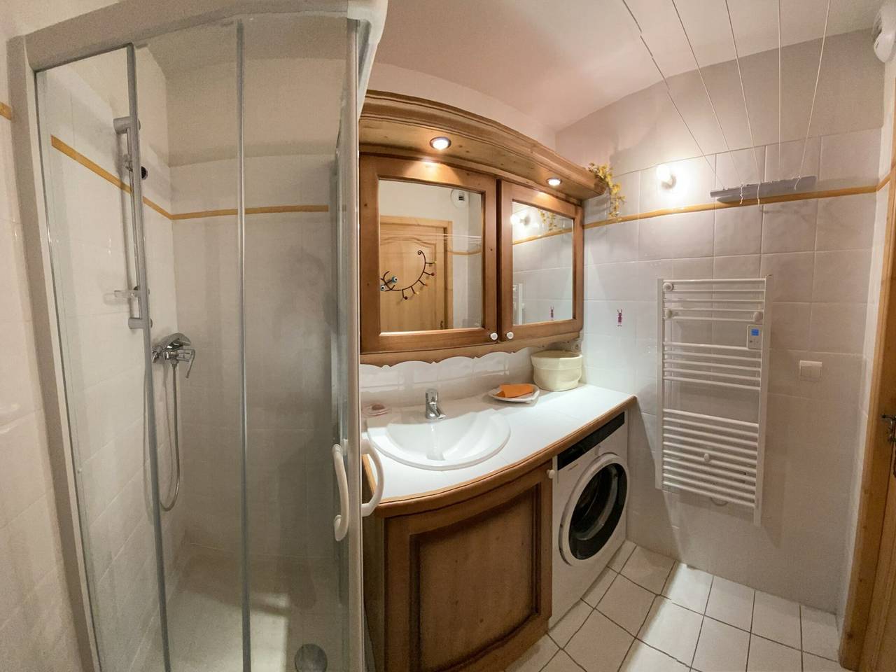 Entire apartment, Apartment 8 pers, south balcony, parking and pool in Villard-sur-Doron, Albertville region