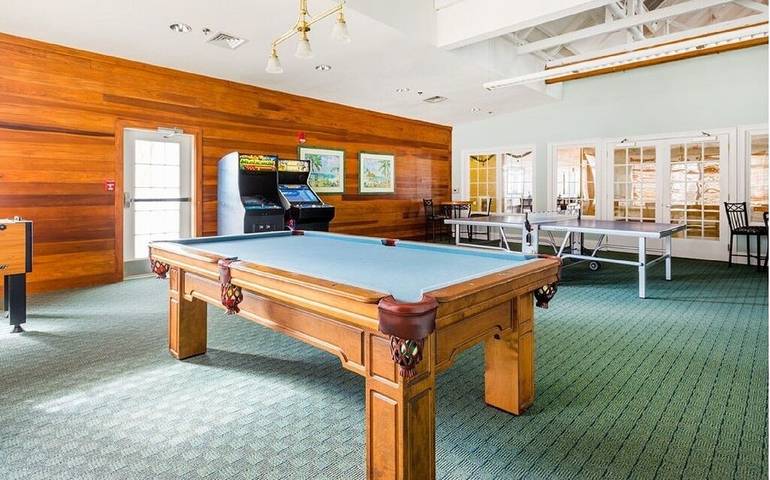 Vacation house for 8 people, with pool and sauna as well as balcony and hot tub in Delaware