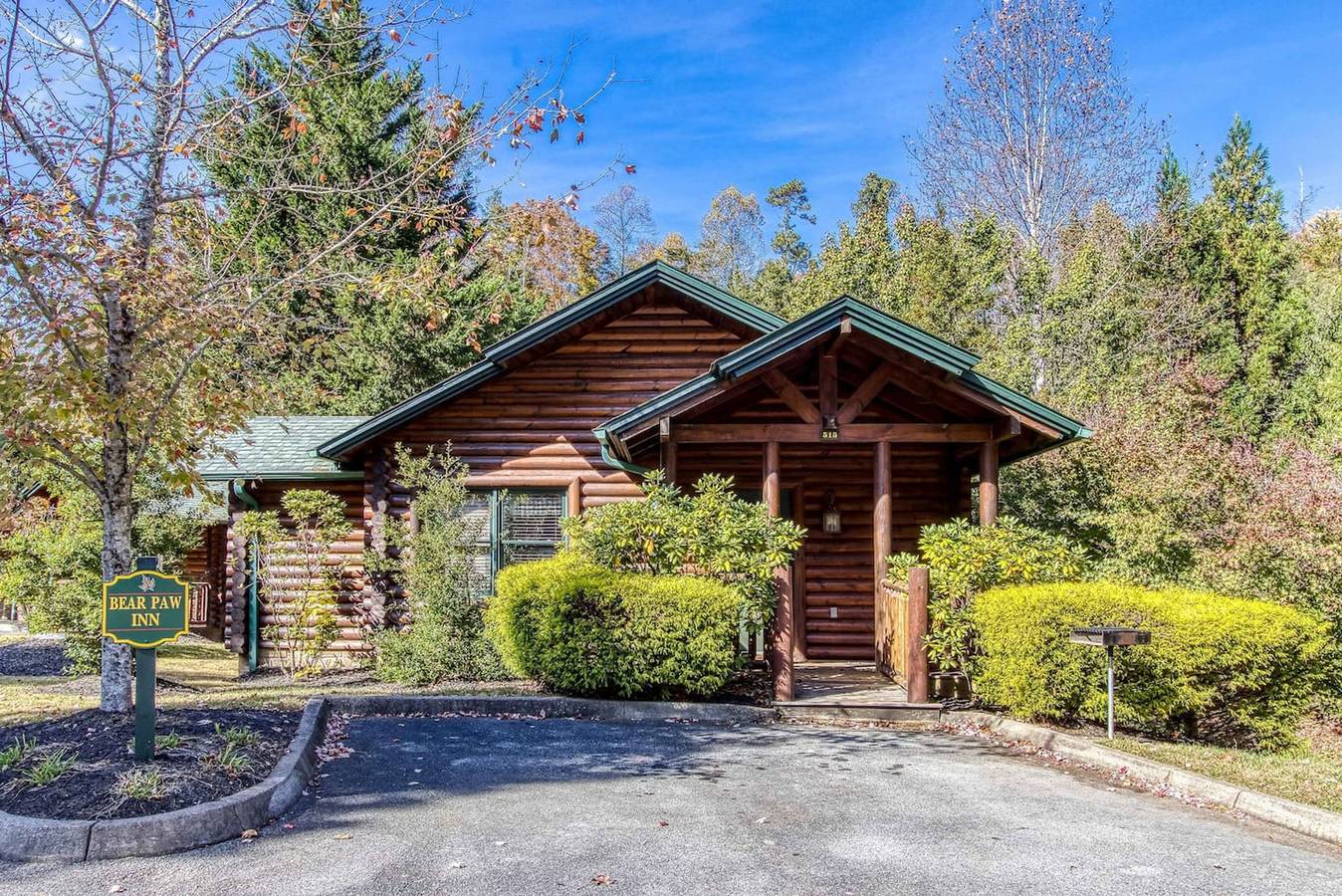 Dog Friendly, Romantic Mtn Getaway Hot Tub Pool  in Gatlinburg, Sevier County