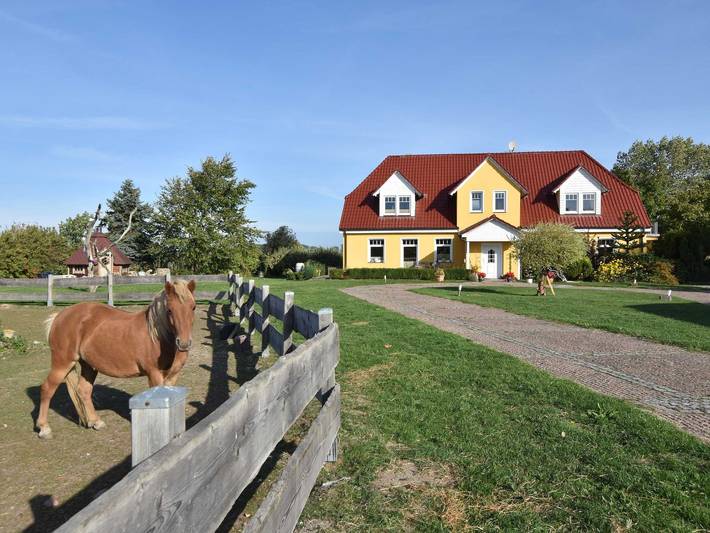Ferienwohnung für 25 Personen, mit Garten und Ausblick sowie Terrasse und Seeblick, kinderfreundlich in Kühlungsborn - 3
