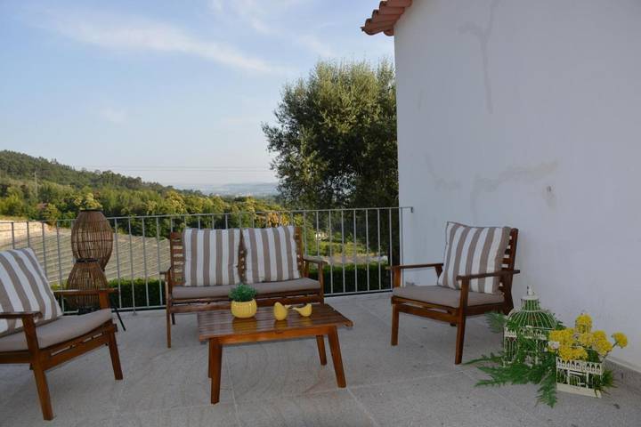 Location de vacances pour 12 personnes, avec jardin ainsi que piscine et balcon dans Vila Verde - 3