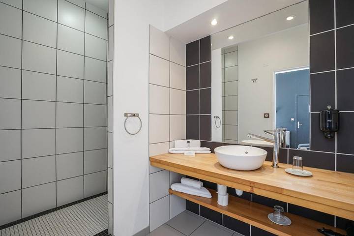 Hôtel pour 2 personnes, avec terrasse ainsi que vue et jardin à Floirac - 4