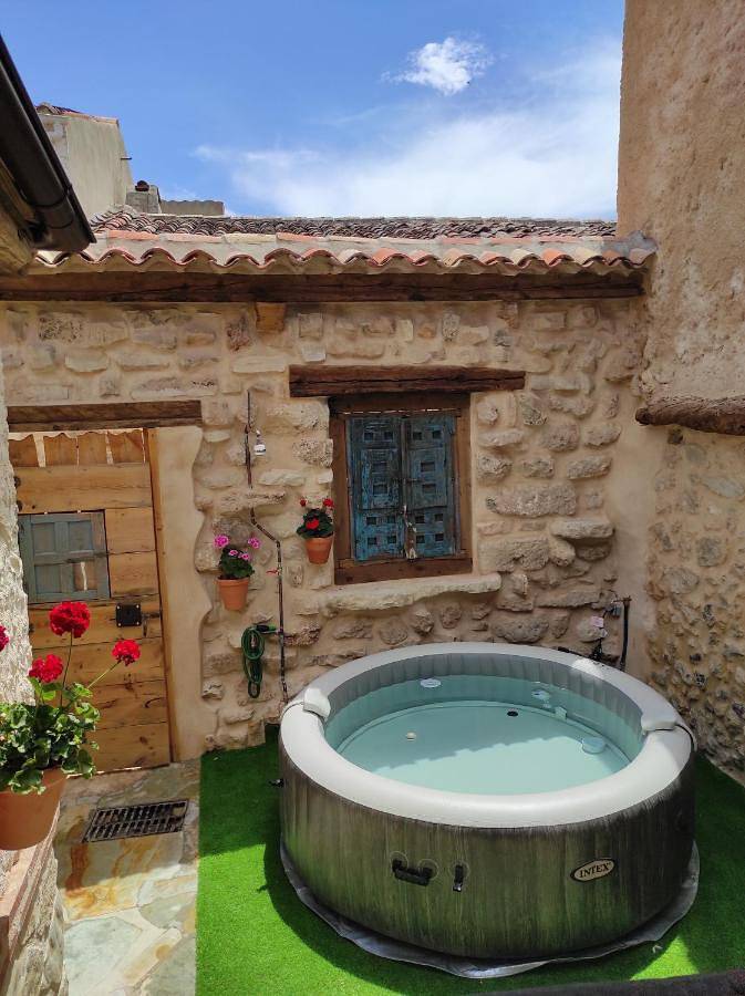 Casa rural para 13 personas, con Balcón y Jacuzzi además de Terraza y Jardín en Provincia de Guadalajara