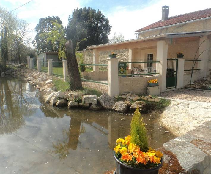 Gîte pour 4 personnes, avec Terrasse et Jardin à Dompierre-sur-Charente