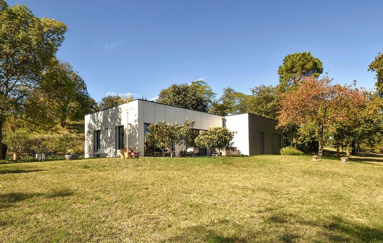 Maison de vacances pour 4 personnes, avec piscine ainsi que terrasse et jardin